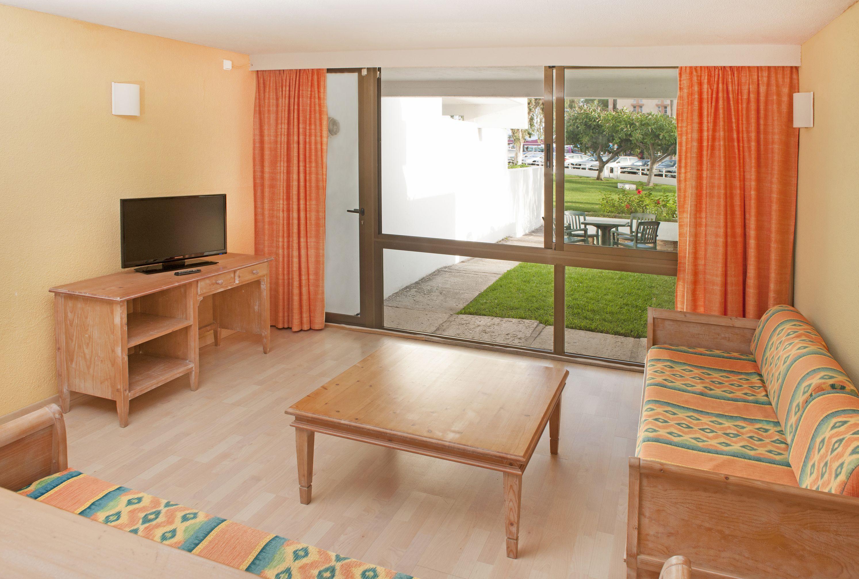מלון אלקודיה Iberostar Waves Ciudad Blanca מראה חיצוני תמונה